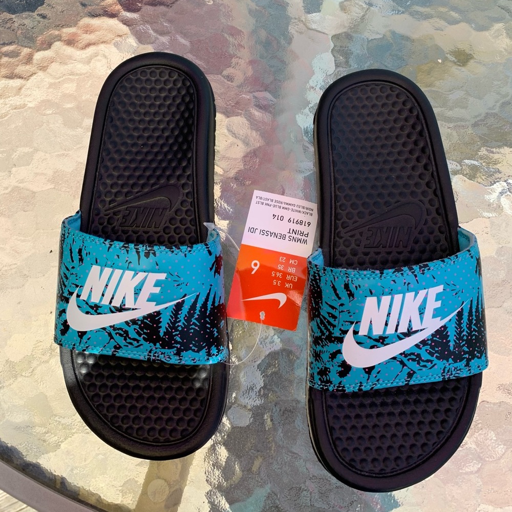 NEW .. NIKE BENASSI  SLIDES